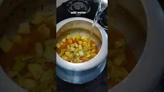 Pressure cooker me banaye tasty lauki ki sabji#shorts#trendingshorts #viral#cooking