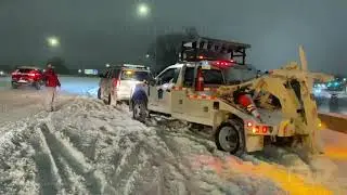 12-16-2020 Harrisburg, PA - Multi Vehicle Pullout with DOT Truck - Heavy Snow and Sleet