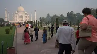 Tourists flock to Taj Mahal despite India pollution crisis | AFP