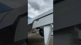 Boeiing 737 flaps fully deployed while parked at the gate