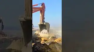 Hitachi excavator stone broken by bucket ❌wrong practice #heavymachinery #excavator #bucket #yt