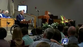 Governor Abbott attends Harvey-anniversary service at local church