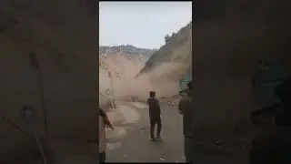 Heavy Landslide 😱 On Road || Accident || Jammu and Kashmir || #chenab #highway #construction