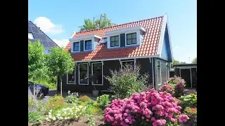Assendelft in beeld met o.a. houten huizen en stolpboerderijen / 17-7-2025