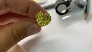 Сердце 6.03 карата Fancy Vivid Yellow / VS1
