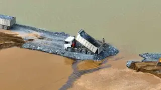 Big Construction Heavy Dump Truck Machinery Water and Bulldozer SHANTUI