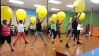 ZUMBA CON AGUSTIN TONNING BALL CLASS !!!!