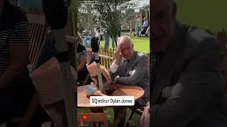 Yuval Noah Harari beggar outside FT Weekend Festival