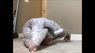 Triple fold contortion boy, ohebn&yacute; flexibiln&iacute; had&iacute; kluk contortionist