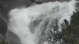 Flooding threat shuts down parts of Yosemite National Park