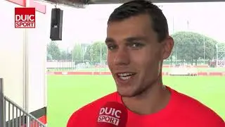 Justin Hoogma beschouwt voor op FC Utrecht - PEC Zwolle