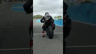 Xavi Vierge&rsquo;s first R1 practice start!