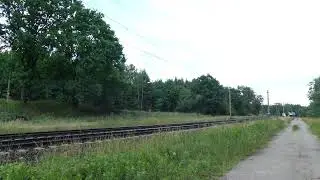 ES64F4-841 CD Cargo w przelocie z węglarkami
