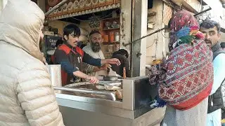 50/- Rs PURE PUNJABI DESI BREAKFAST | AMAZING STREET FOOD PAKISTAN- PARATHAY, CHANE, ANDA , CHAI