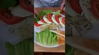 Caprese Salad from Jojo's Bizarre Adventure 🎶🕺🥗 #jojo #anime #salad #shorts