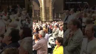 Desde Montserrat gritos de libertad al terminar el virolai