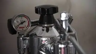 Making Cortado with La Pavoni Professional