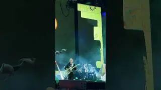 M&ouml;tley Cr&uuml;e Fan Throws Bra at John5 - Tulsa, OK 8/16/23 #m&ouml;tleycr&uuml;e #john5 #fancam