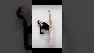 Beautiful Asian tall girl awesome split, beautiful legs
