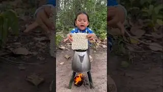 Навыки выживания🤣🔥💡: Одинокая мама делится умными и полезными идеями по приготовлению лапши в лес...