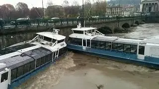 Heftige bootcrash tegen brug
