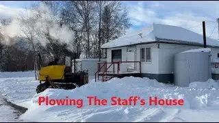 Уборка снега в городе Кто с помощью гусеничного трактора IH TD-6, 4 января 2026 г.