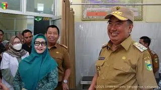 Drs. moh. Saleh Asnawi beserta Ibu Bupati Meninjau Puskesmas talang padang