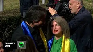 Top Channel/ Kosova solidaritet me Ukrainën! Flamujt verdh e blu vendosen në Prishtinë