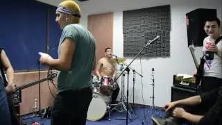 BUKAKE - Todo huele a mierda (ensayo)