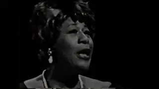 Ella Fitzgerald Live - Cotton Tail (Scat Singing)