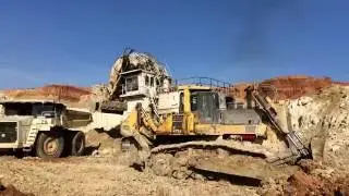 Komatsu D475A Bulldozer