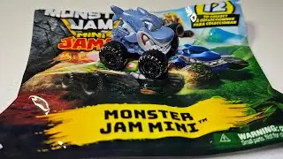 Monster Jam Mini Grave Digger (Series 19) 