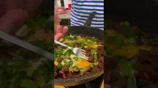 ЯИЧНИЦА ПО-ДЕРЕВЕНСКИ #shorts #батя #рецепты #еда