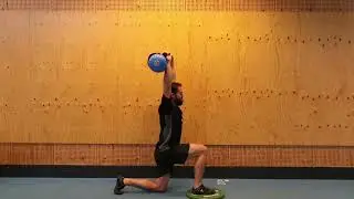 Aquabag Kneeling Diagonal Snatch to Hiplock | Ultimateinstability
