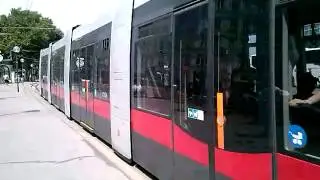 Stra&szlig;enbahn Linie 1 Schwedenplatz in Wien(4)