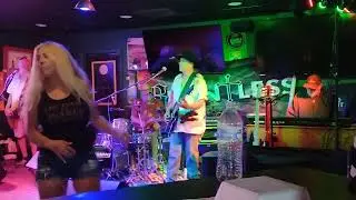 Harry Robinson keys Relentless Band covers  Neon Moon