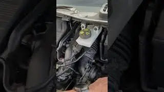 Fahrzeugbatterie-Wechsel bei Ford Kuga