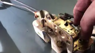 How to open a stuck door on a 2000 Honda Civic part1