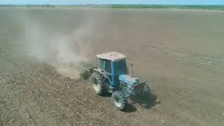 Tractor Plowing Video 5610 Ford