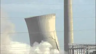 Explosions demolish power station cooling towers in Kent