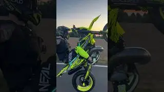 the perfect vibe🌅🔥 #wheelie #supermoto #stunts