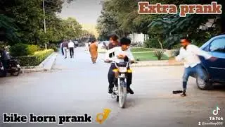 Bike horn prank 😅 Extra prank prank in Pakistan