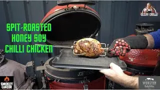 Курица, запеченная на вертеле с использованием приправы Smokey Carter Honey Soy Chilli.