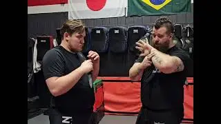 Inside Fighting With Reverse Grip - Cutting to Disarm