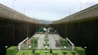 Towboat locking John Day