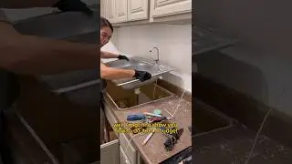 Как обновить устаревшую кухонную столешницу с минимальными затратами! #шорты #сделайсам #эпоксидн...