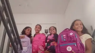 Vídeo mostrando o nosso material escolar com as nossas amigas parte 1💝