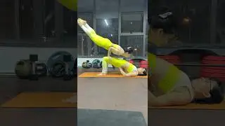 #armbalancing #acrobatics #armbalance #balancingyoga #acroyoga #motivation #balancepractice