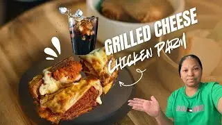 Sandwich de Grilled Cheese + Chicken Parm | receta f&aacute;cil...