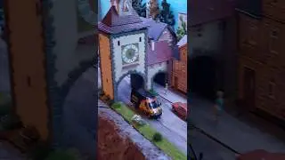 Faller Car System &uuml;ber Kopfsteinpflaster Stra&szlig;e 😃😲#1zu87 #modellbahnanlage #modeltrains #modellbahn